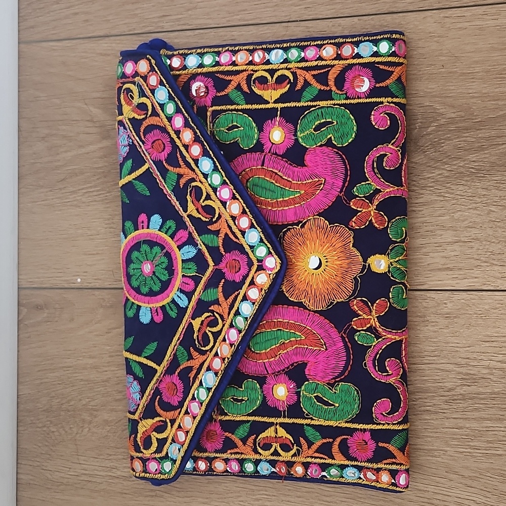Embroidered Purse - Picture 9 of 9